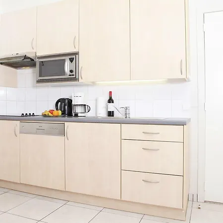 Stylish In With Pool 브레데네