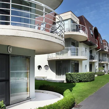 Stylish In With Pool 아파트 *